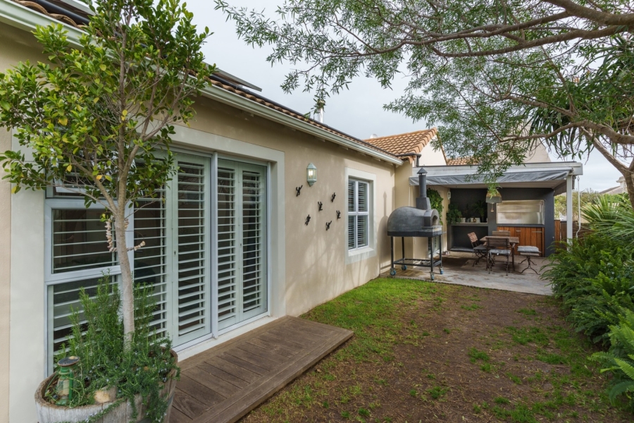 4 Bedroom Property for Sale in Sunningdale Western Cape